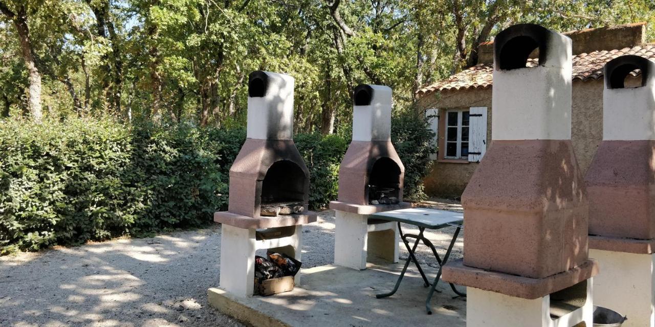 Domaine Les Chenes Blancs Hotel Saint-Saturnin-d'Apt Exterior foto