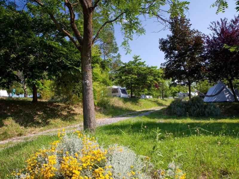 Domaine Les Chenes Blancs Hotel Saint-Saturnin-d'Apt Exterior foto
