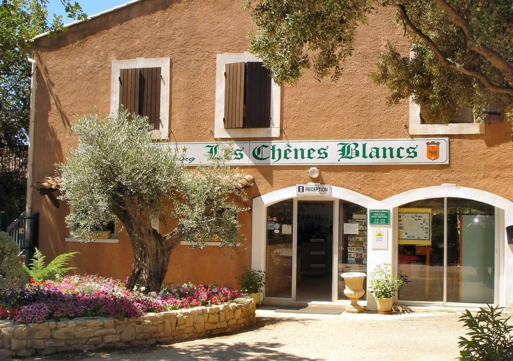 Domaine Les Chenes Blancs Hotel Saint-Saturnin-d'Apt Exterior foto