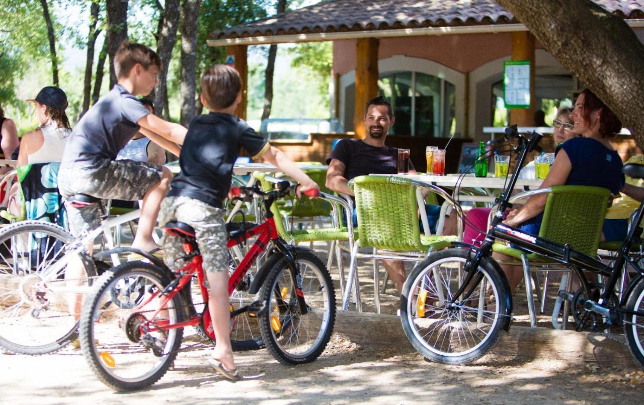 Domaine Les Chenes Blancs Hotel Saint-Saturnin-d'Apt Exterior foto